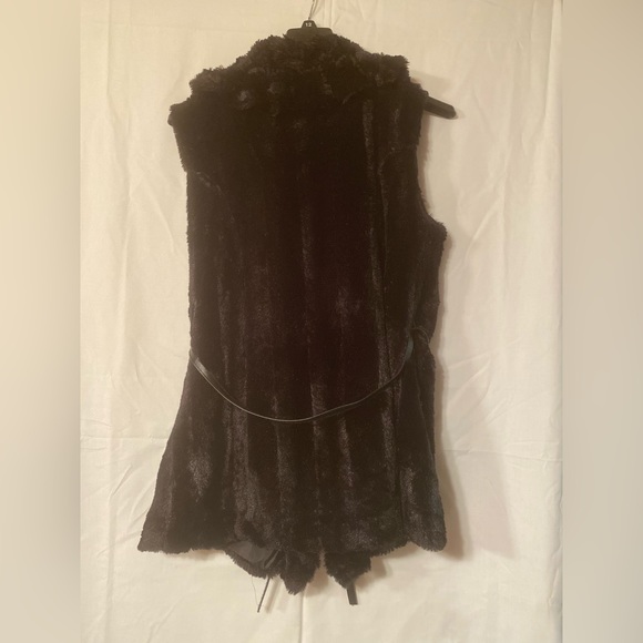 Faux fur vest - Picture 3 of 3